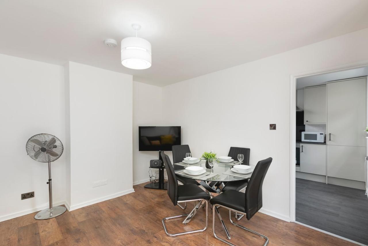 Skyvillion - Stevenage Spacious Comfy 2Bed House With Garden, Free Wifi & Parking מראה חיצוני תמונה