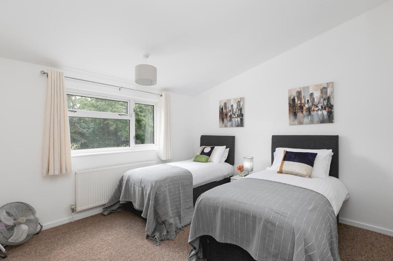Skyvillion - Stevenage Spacious Comfy 2Bed House With Garden, Free Wifi & Parking מראה חיצוני תמונה