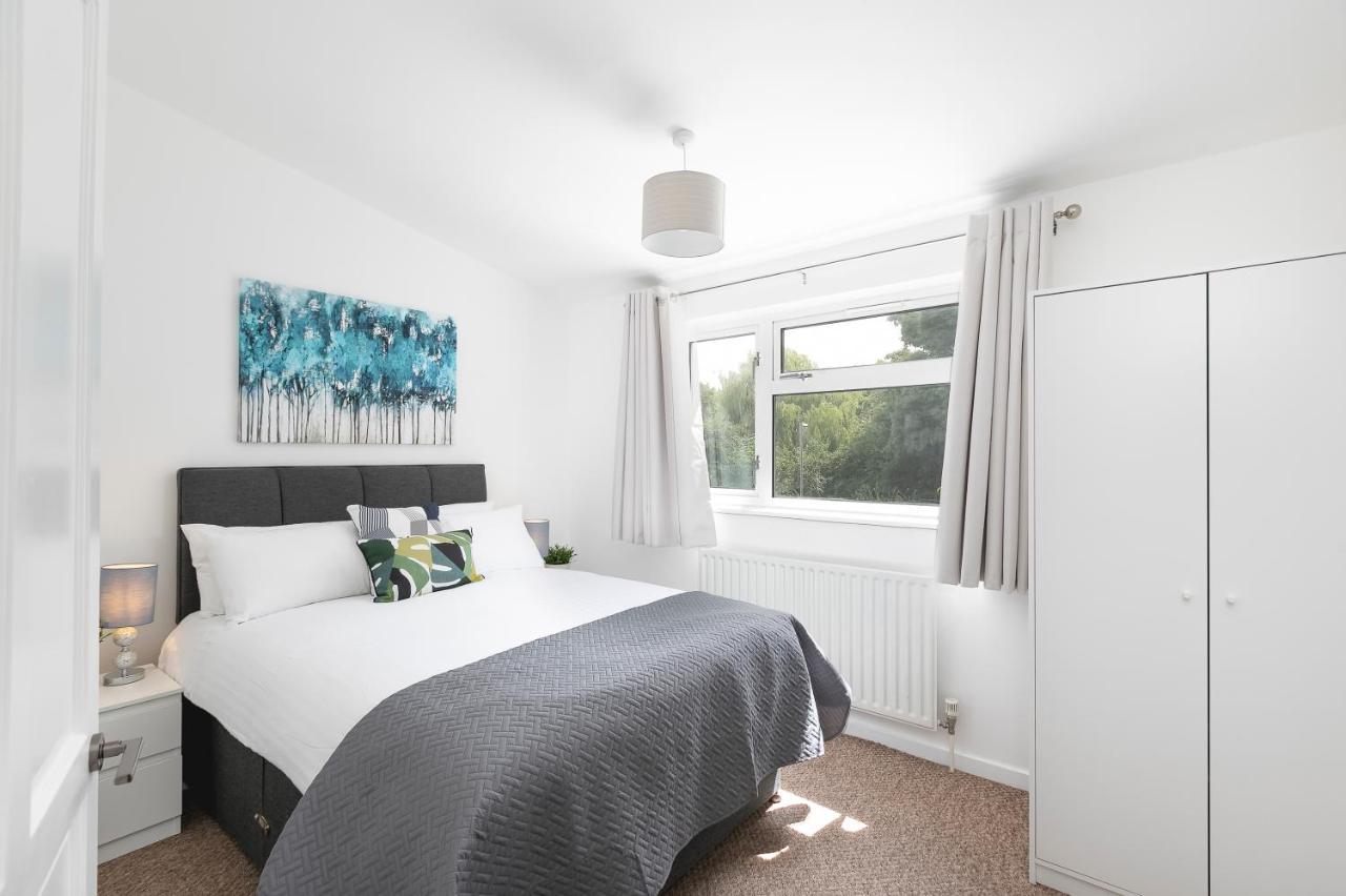 Skyvillion - Stevenage Spacious Comfy 2Bed House With Garden, Free Wifi & Parking מראה חיצוני תמונה