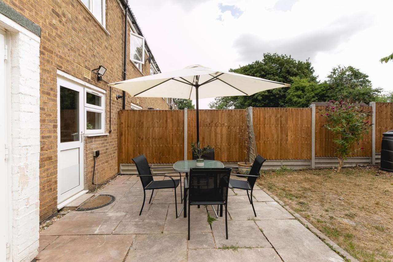 Skyvillion - Stevenage Spacious Comfy 2Bed House With Garden, Free Wifi & Parking מראה חיצוני תמונה