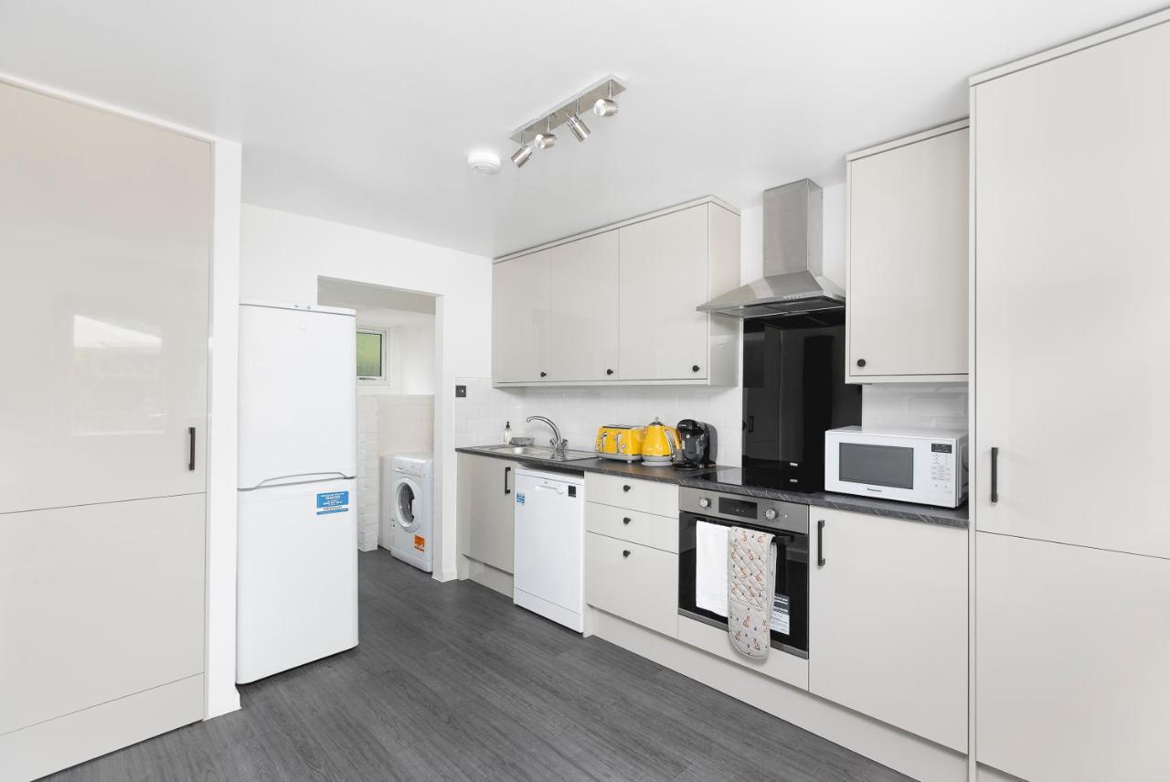 Skyvillion - Stevenage Spacious Comfy 2Bed House With Garden, Free Wifi & Parking מראה חיצוני תמונה
