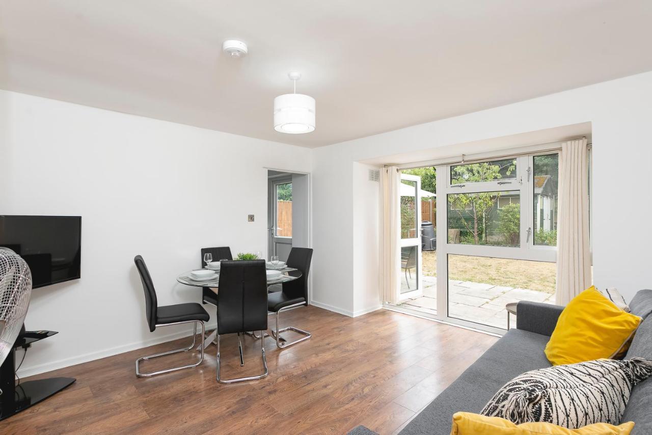 Skyvillion - Stevenage Spacious Comfy 2Bed House With Garden, Free Wifi & Parking מראה חיצוני תמונה