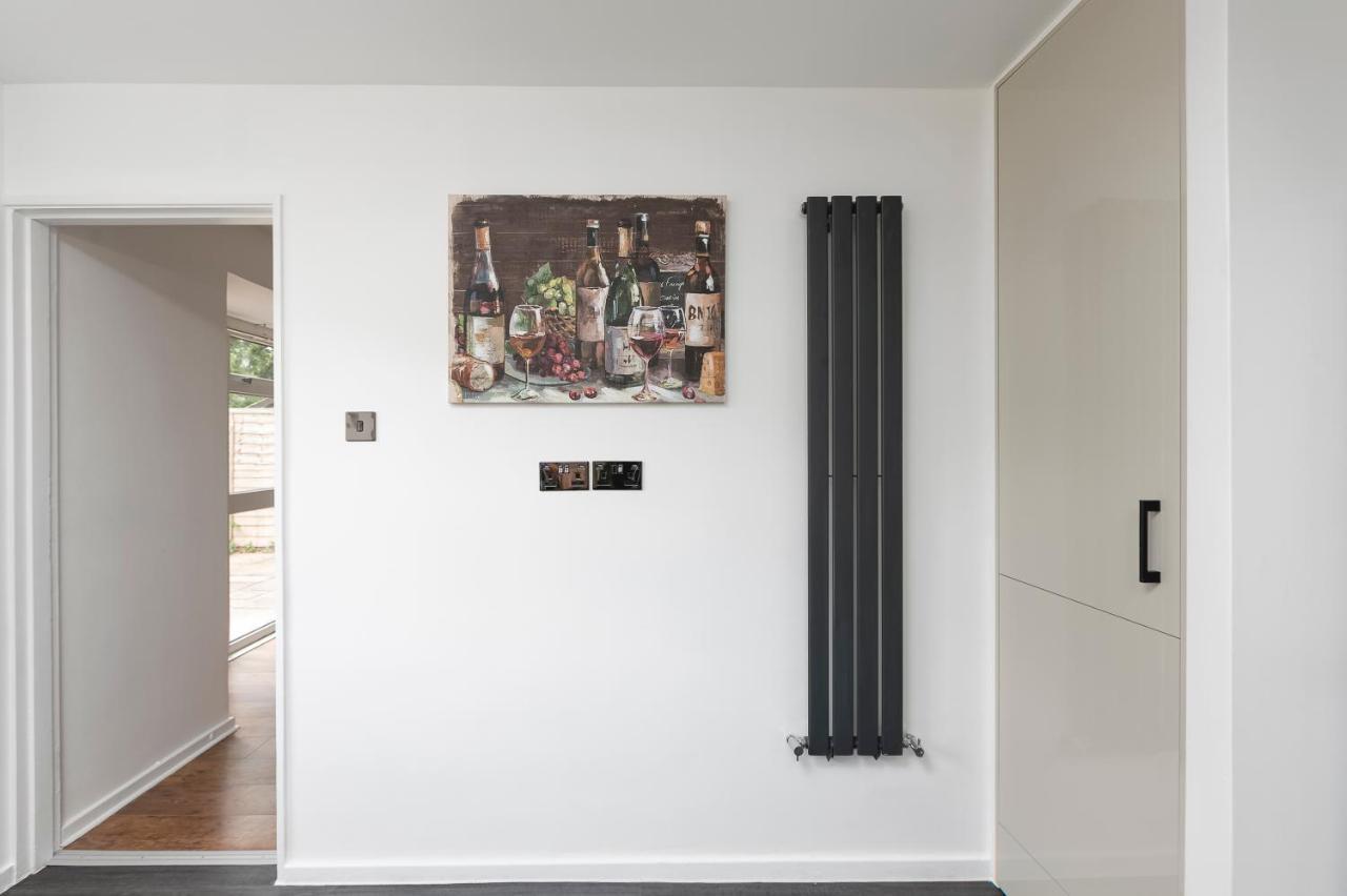 Skyvillion - Stevenage Spacious Comfy 2Bed House With Garden, Free Wifi & Parking מראה חיצוני תמונה