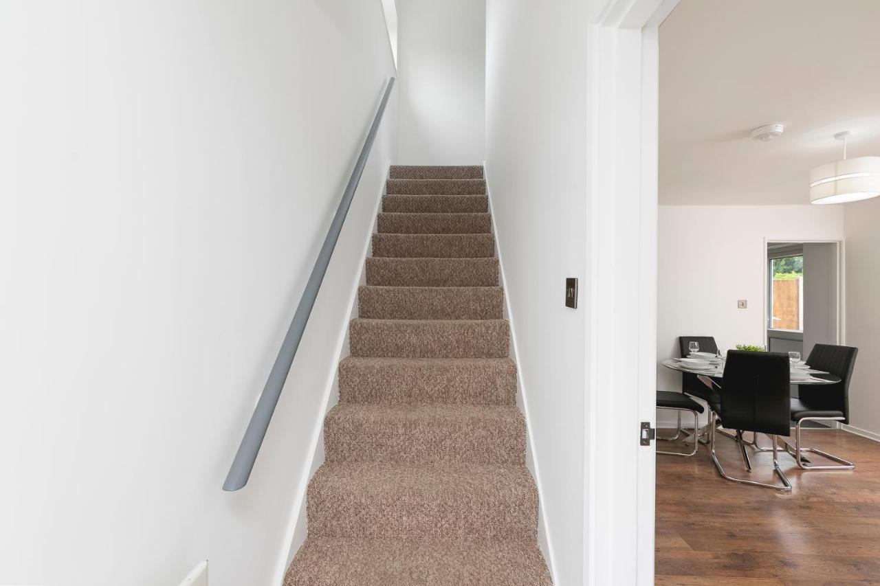 Skyvillion - Stevenage Spacious Comfy 2Bed House With Garden, Free Wifi & Parking מראה חיצוני תמונה